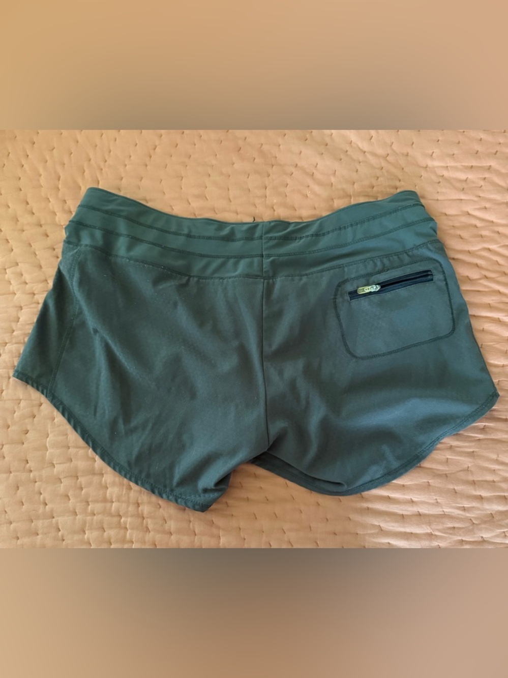 Oiselle Roga Shorts in grey, sz 6 - Picture 2 of 5